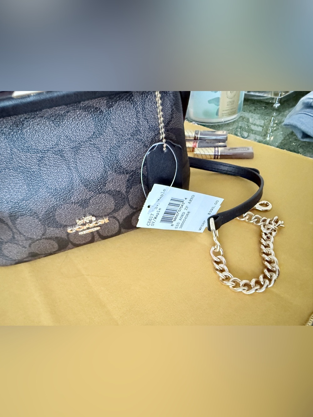 Black Kisslock Crossbody - Picture 8 of 16